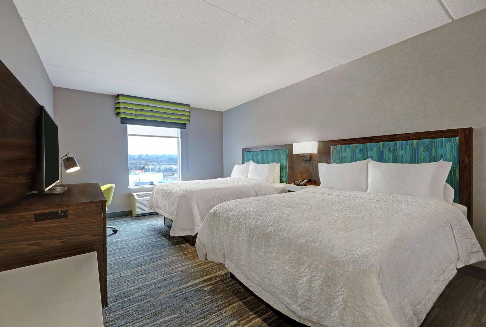 Hampton Inn Peterborough Exterior photo