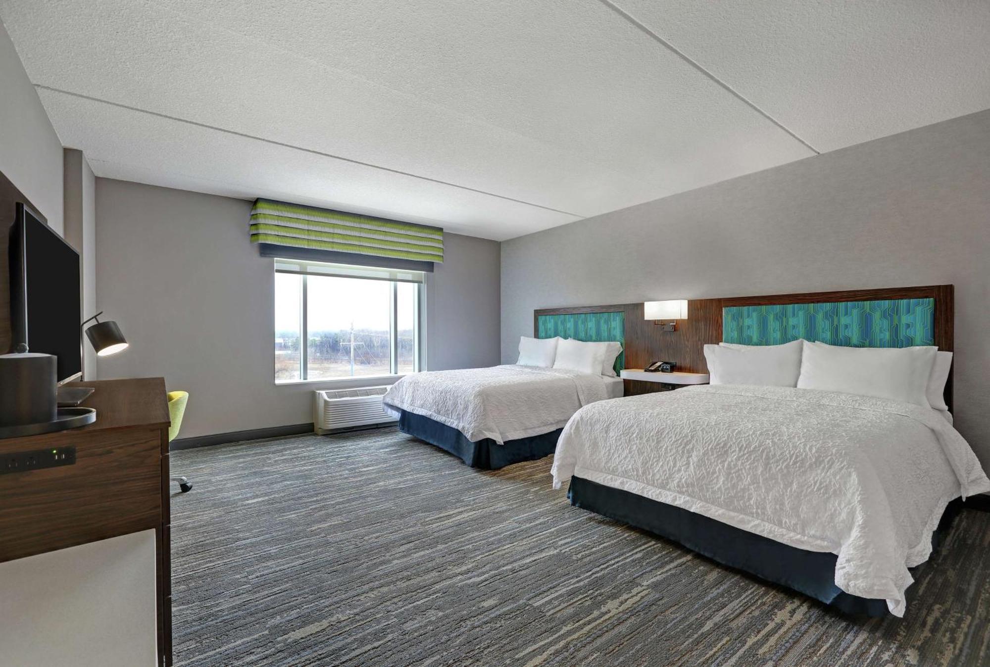 Hampton Inn Peterborough Exterior photo