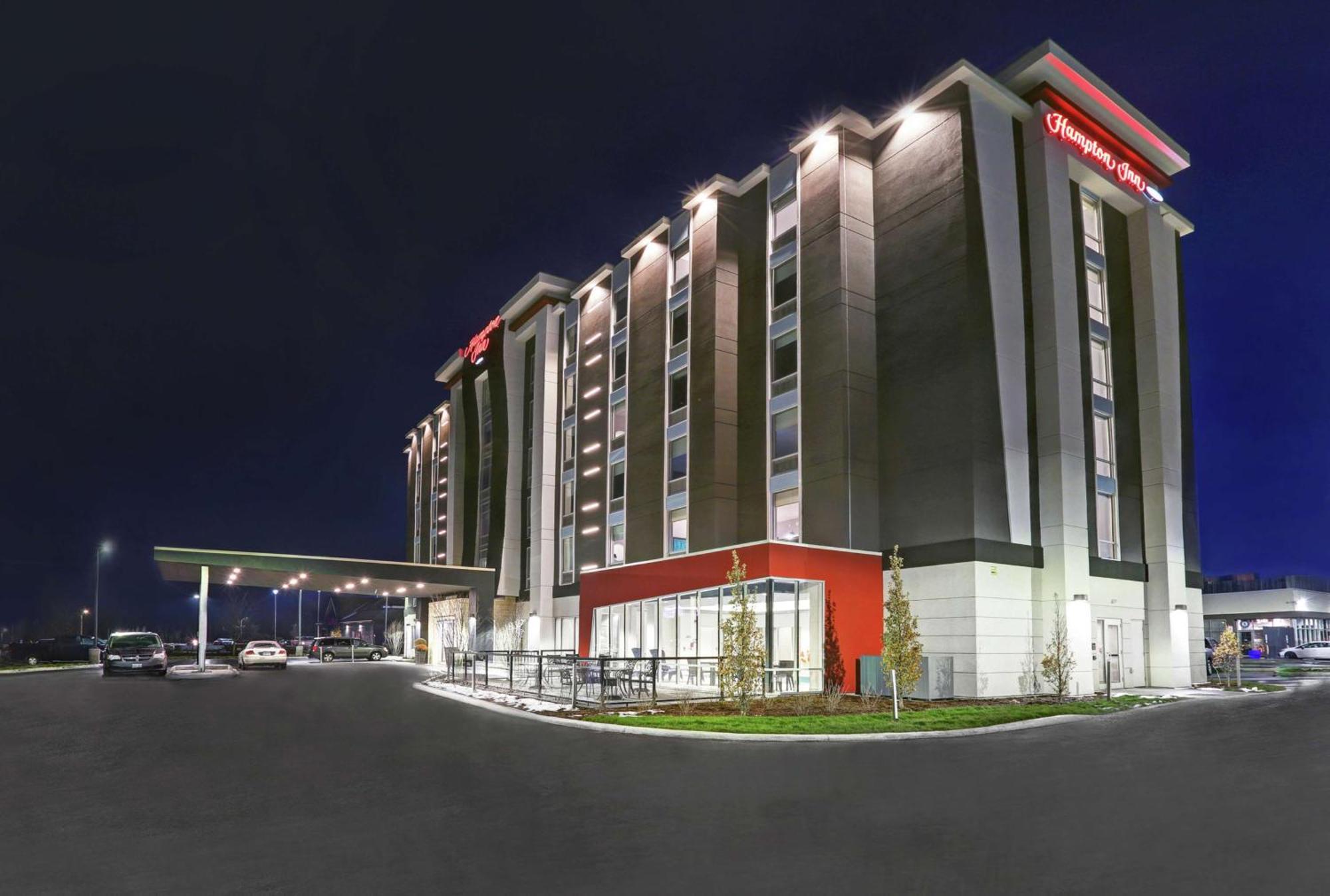 Hampton Inn Peterborough Exterior photo